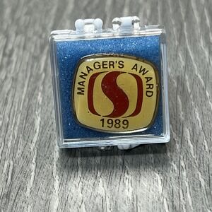 Vintage 1989 Safeway Manager's Award Pin Badge Lapel‎ Gold Tone Logo with Box